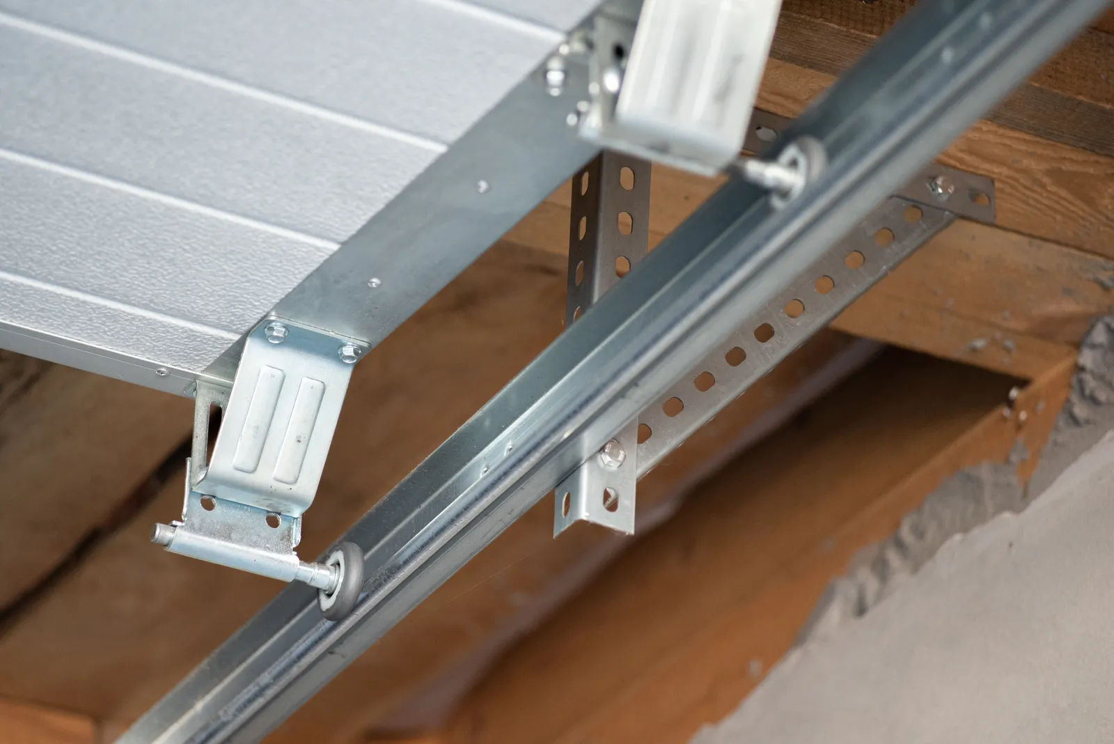 Overhead garage door repair fixing a slipped lift cable in San Diego